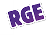 Logo stylisé RGE en lettres majuscules, violet foncé avec un contour blanc, apparaissant légèrement penché vers la droite sur fond noir.