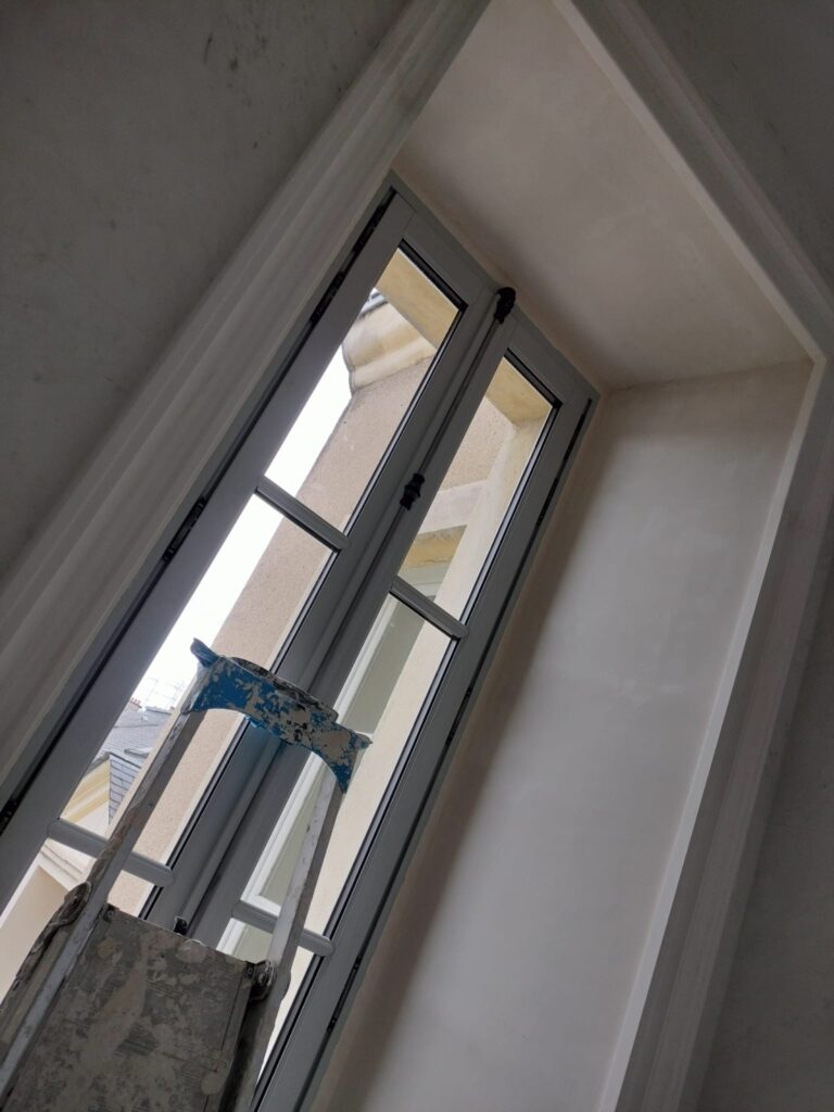 Encadrement de fenêtre en staff